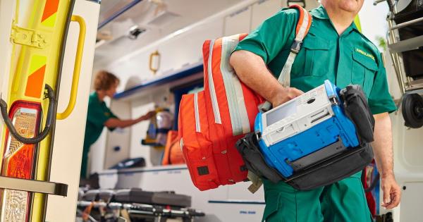 四分之一的救护车工作人员在危机中辞职，超过50%的人死于NHS的延误